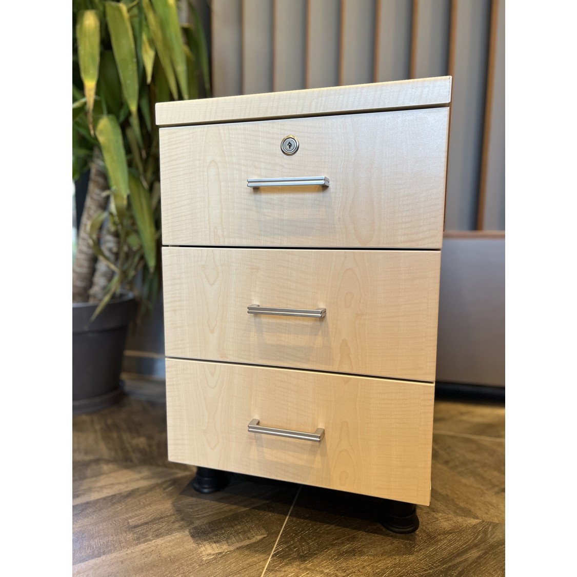 110000811053546.jpg Bener Mobilya Anka Kilitli Üç Çekmeceli Komodin - Akçaağaç - Görsel 1